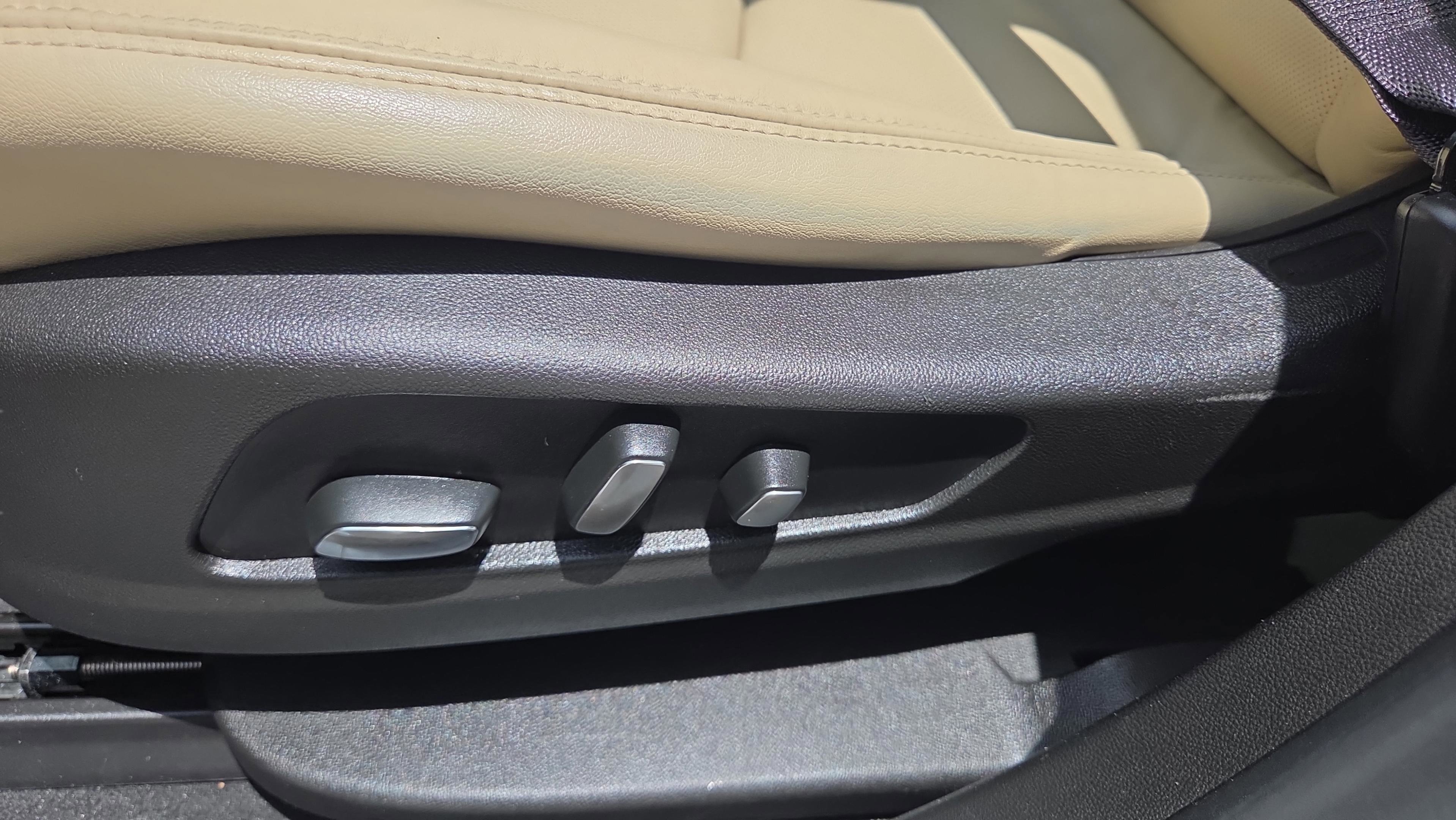 Used 2017 Cadillac XT5 Luxury FWD image 10