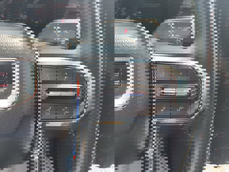 Used 2025 GMC Acadia Elevation FWD image 25