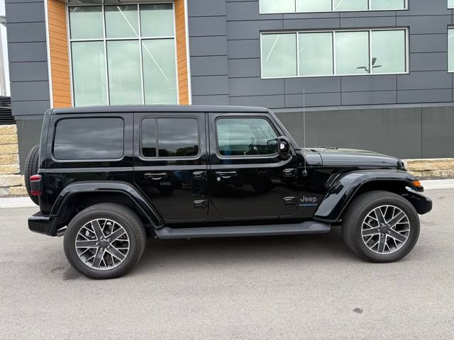 Used 2023 Jeep Wrangler Unlimited Sahara AWD/4WD image 2