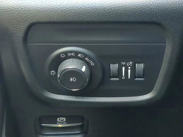 Certified 2023 Jeep Grand Cherokee Limited w/ Luxury Tech Group II RWD image 29