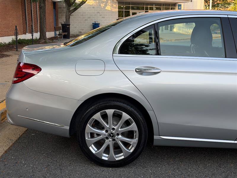 Used 2019 Mercedes-Benz E 300 4MATIC image 6