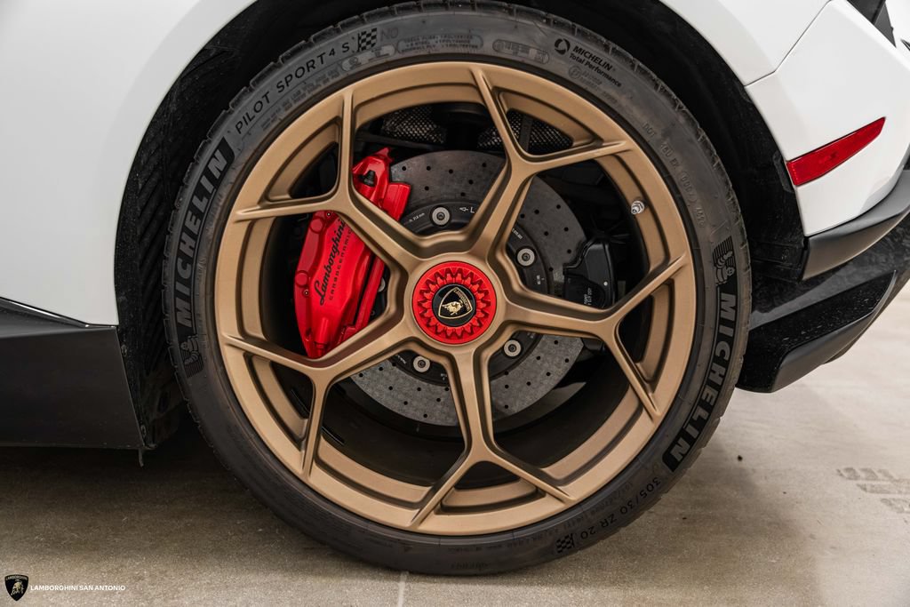 Used 2019 Lamborghini Huracan Performante AWD/4WD image 7