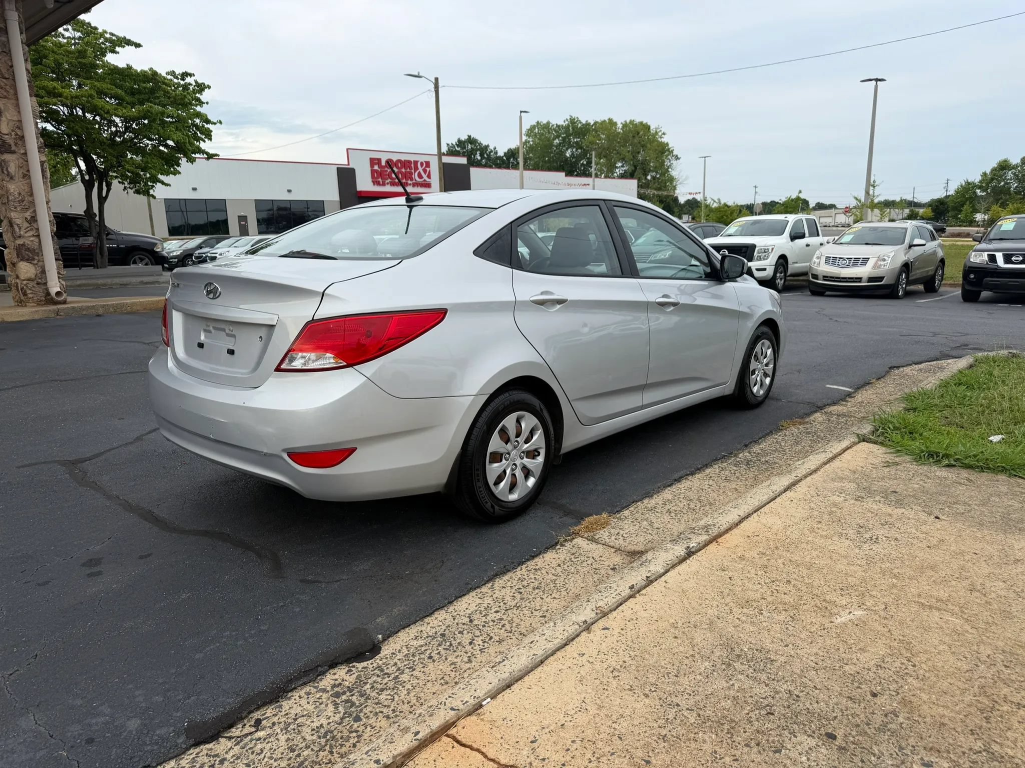 Used 2016 Hyundai Accent SE FWD image 7