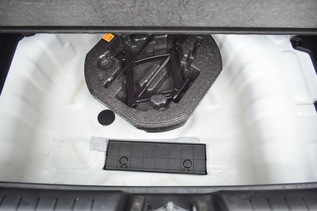 Used 2025 Hyundai Venue Limited FWD image 30