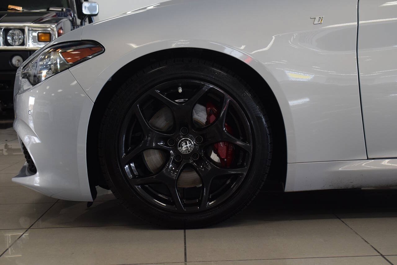 Used 2022 Alfa Romeo Giulia Ti RWD image 11
