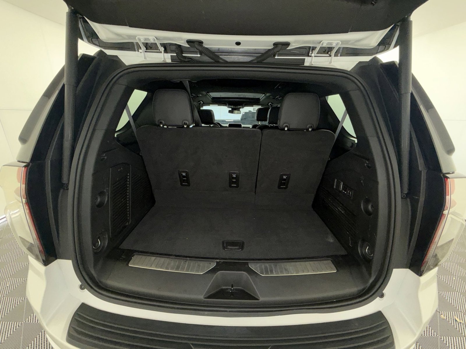 Used 2023 Chevrolet Tahoe Premier image 27