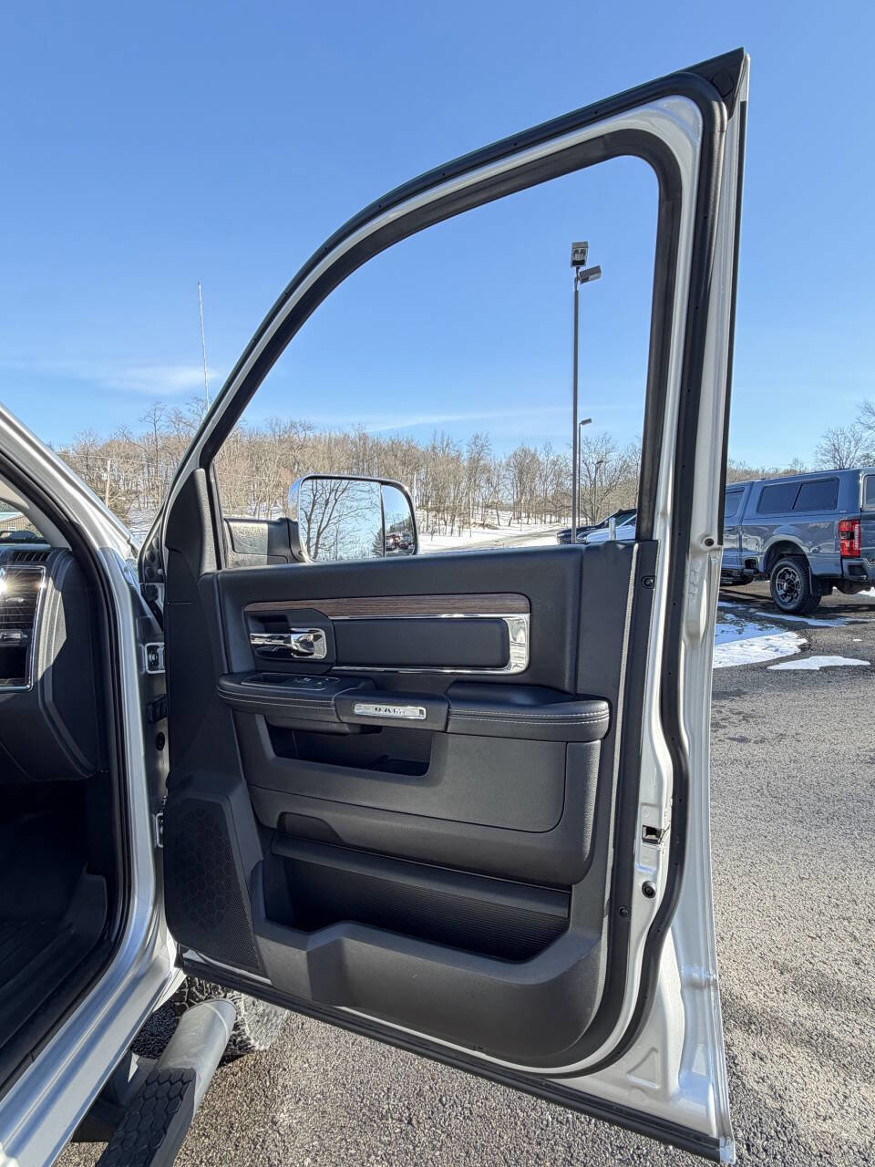 Used 2016 RAM 3500 Laramie image 29