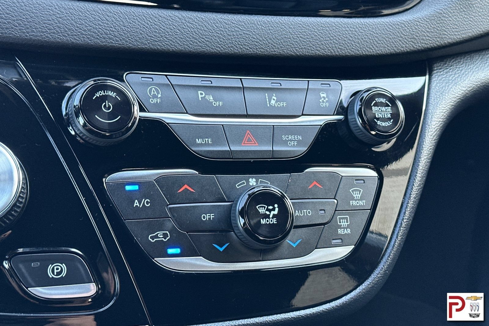 Used 2025 Chrysler Pacifica Select FWD image 25