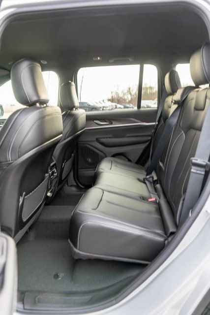 New 2025 Jeep Grand Cherokee Limited w/ Black Appearance Package image 10