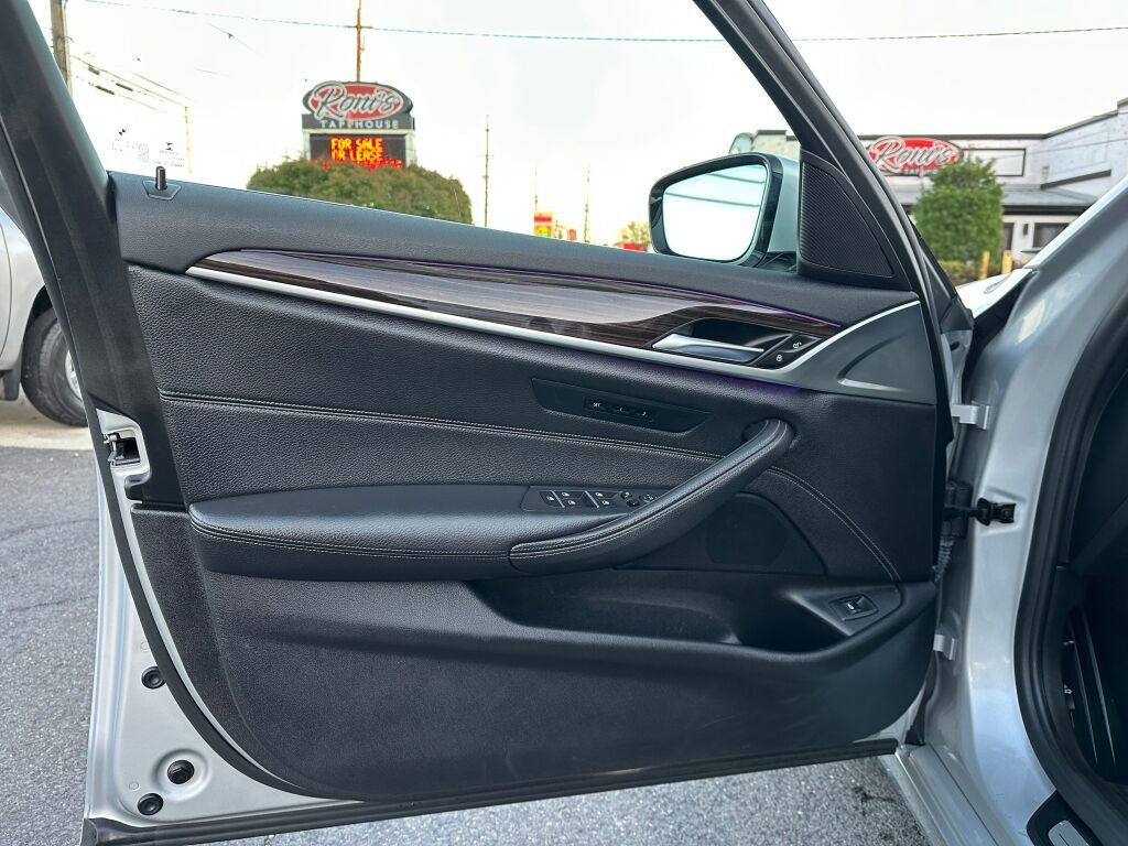 Used 2018 BMW 530i xDrive xDrive image 9