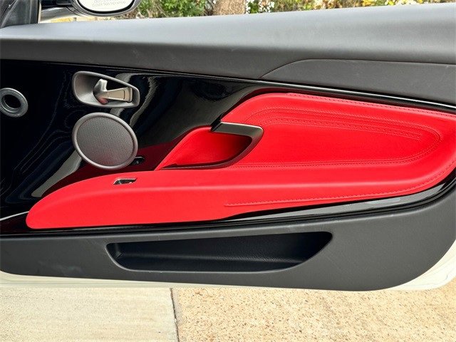 Used 2022 Aston Martin DB11 Coupe image 23
