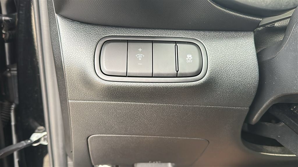 Used 2025 Hyundai Venue SEL FWD image 21