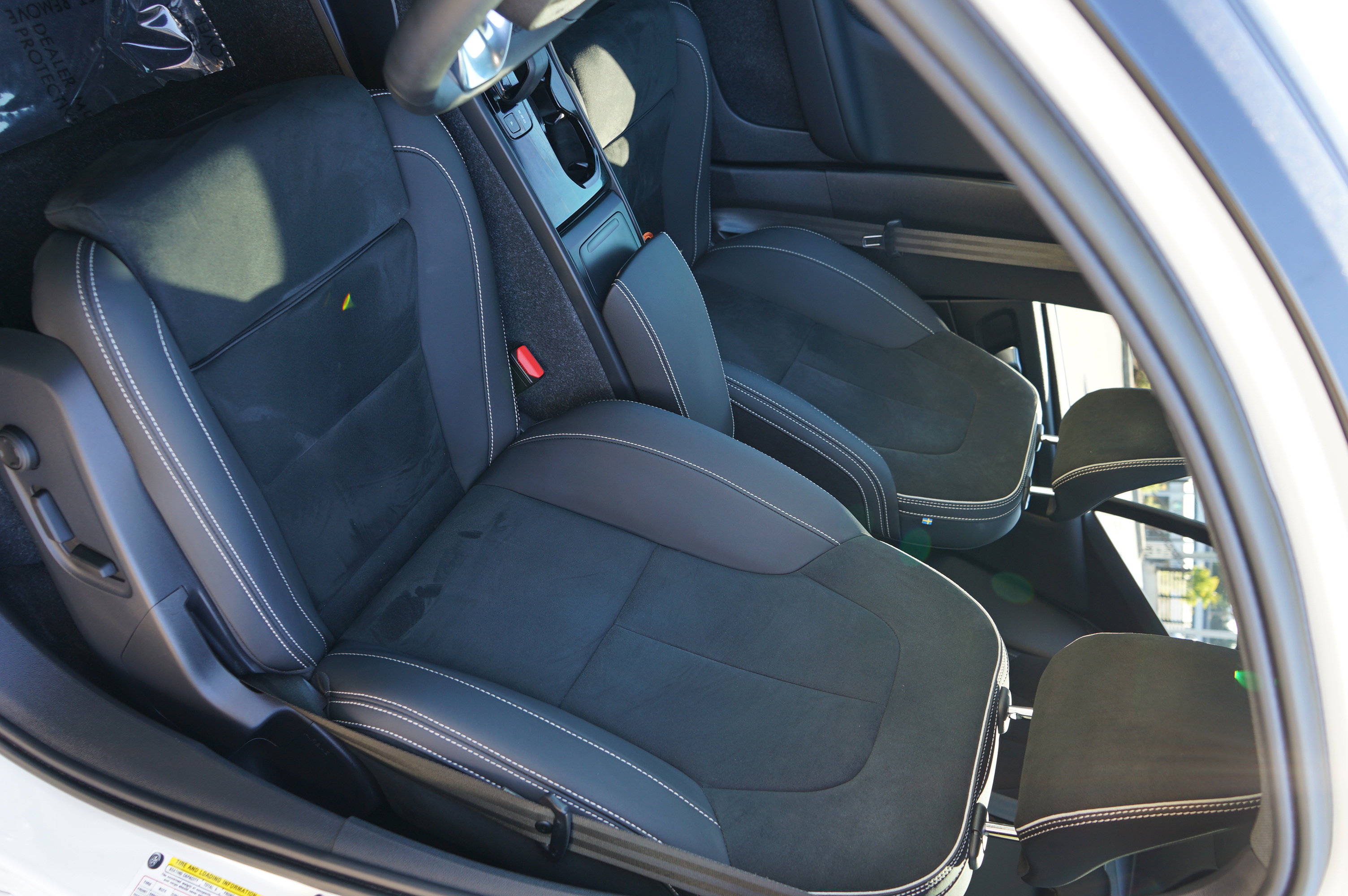 Used 2023 Volvo XC40 Recharge Ultimate image 21