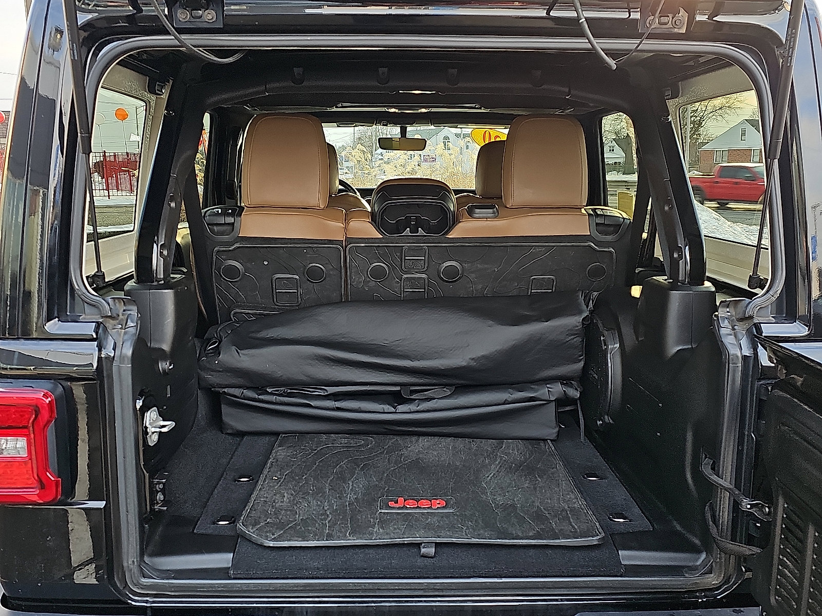 Used 2020 Jeep Wrangler Unlimited Sahara image 29