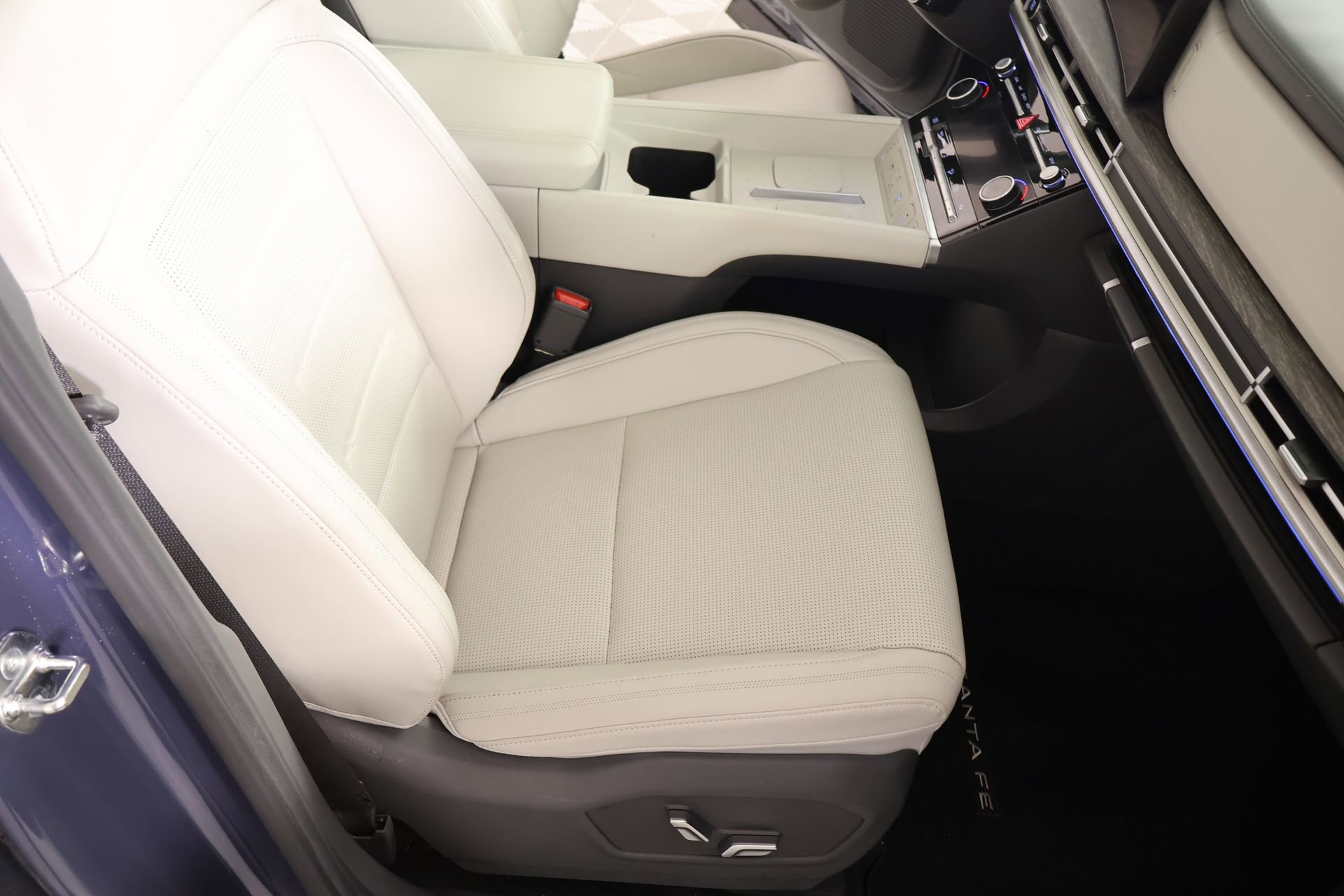 Used 2025 Hyundai Santa Fe Calligraphy image 14