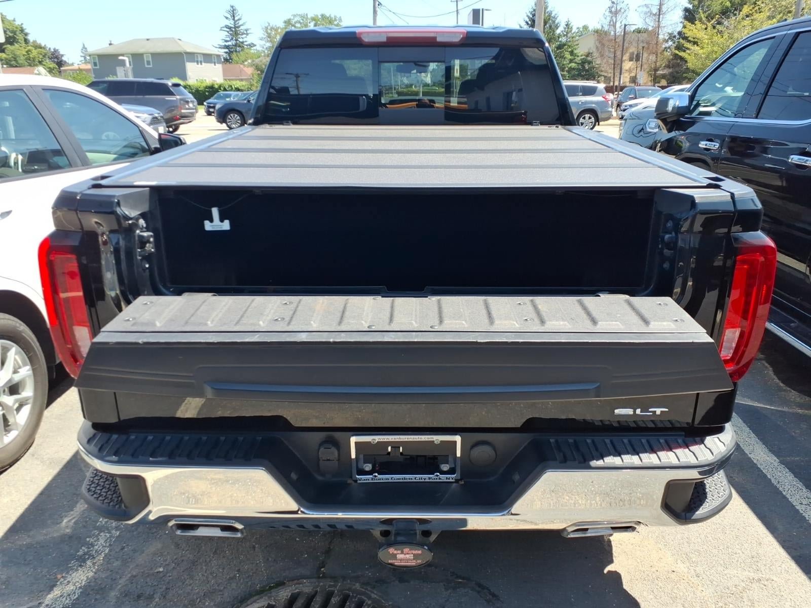 Used 2023 GMC Sierra 1500 SLT w/ SLT Premium Package AWD/4WD image 11