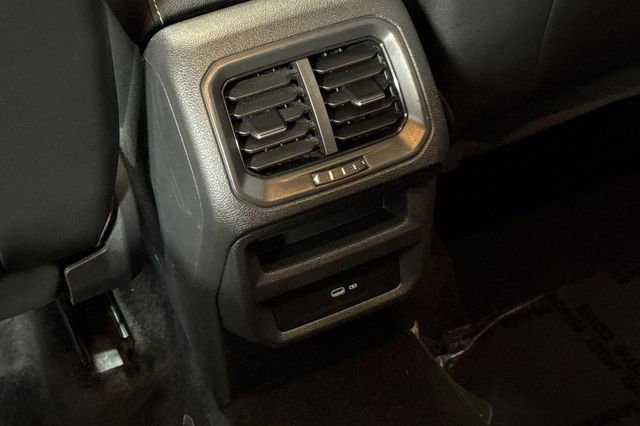 Certified 2022 Volkswagen Taos SE image 16