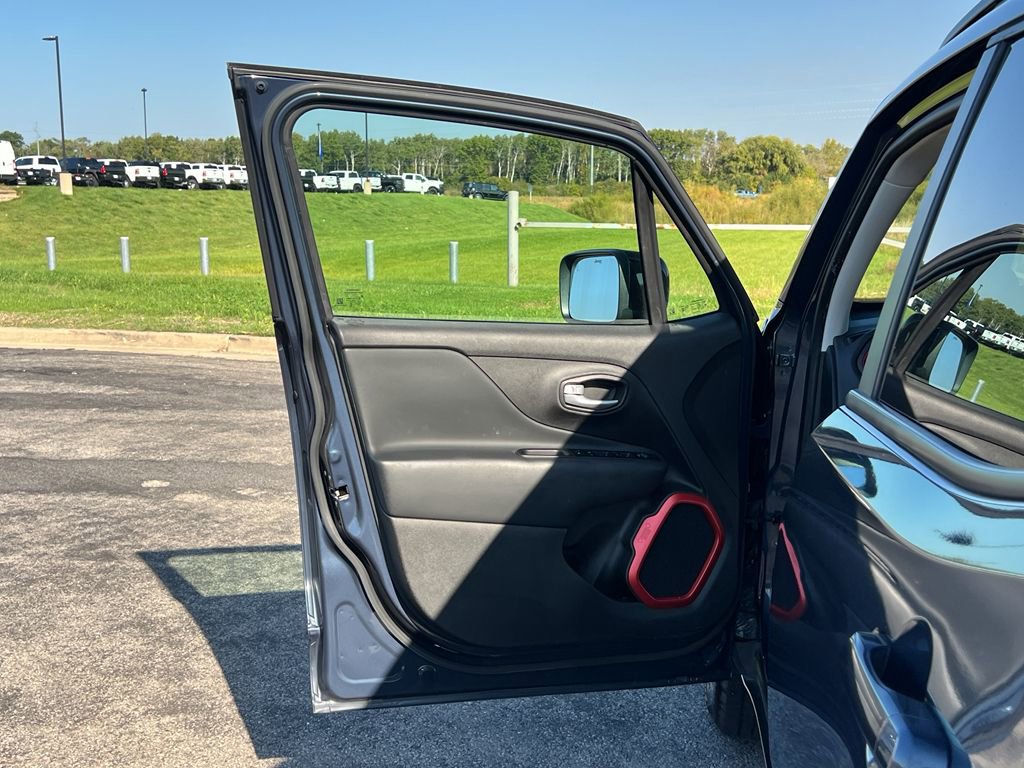 Used 2023 Jeep Renegade Trailhawk image 13