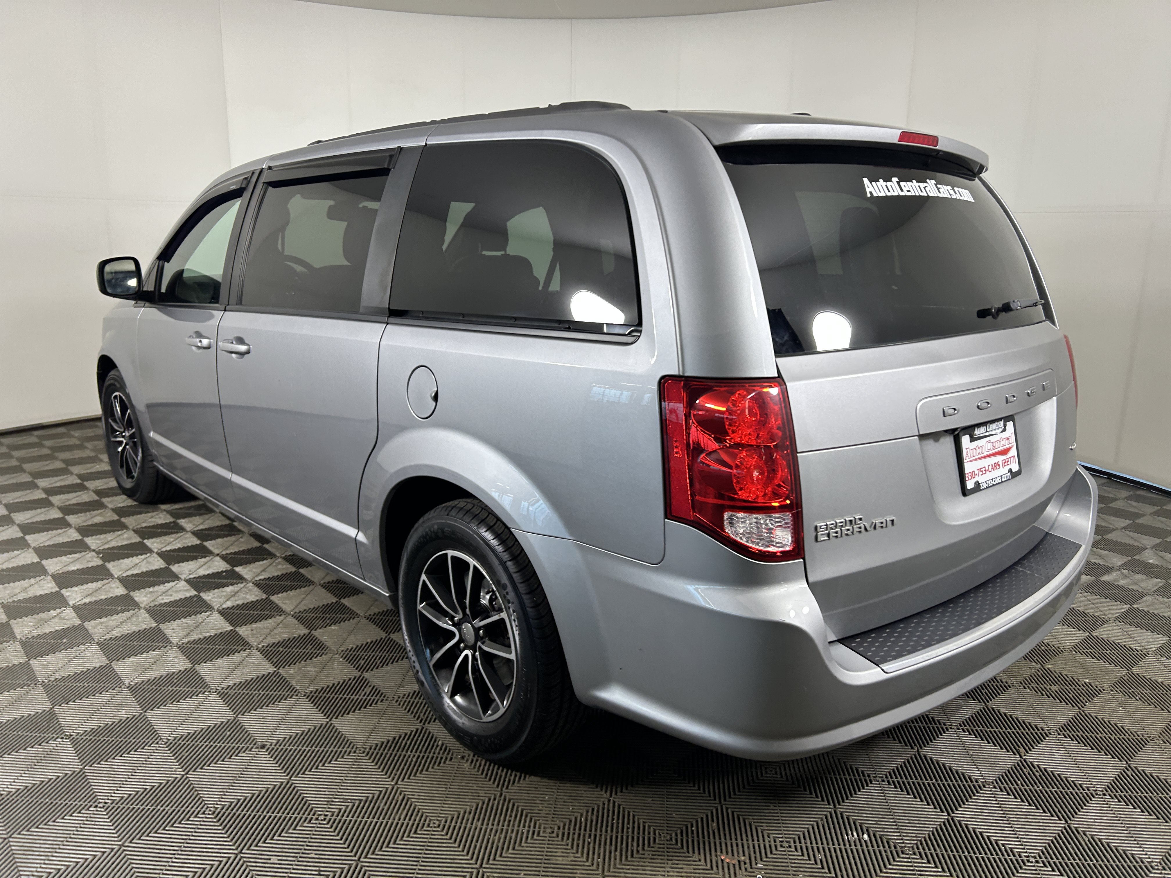 Used 2019 Dodge Grand Caravan GT FWD image 3