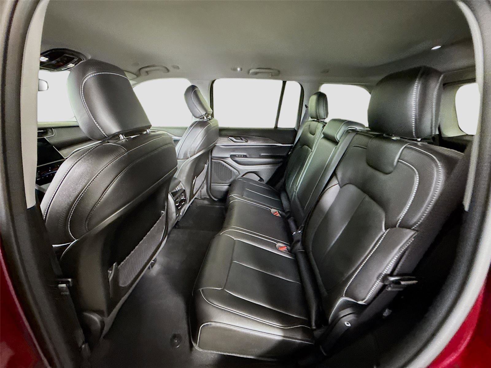 Used 2023 Jeep Grand Cherokee Limited image 17
