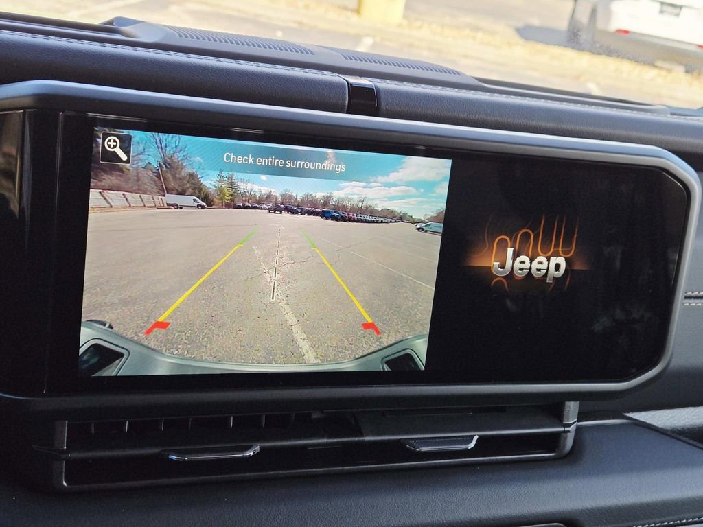 Certified 2025 Jeep Gladiator Sport image 29