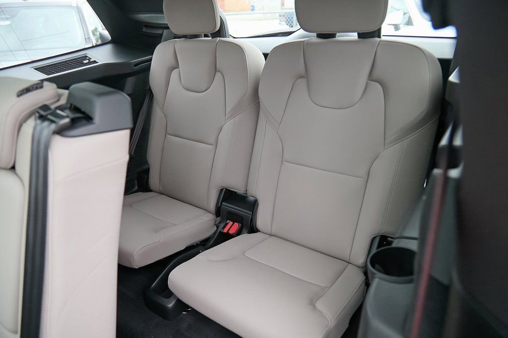 New 2026 Volvo XC90 B6 Plus w/ Protection Package Premier image 25