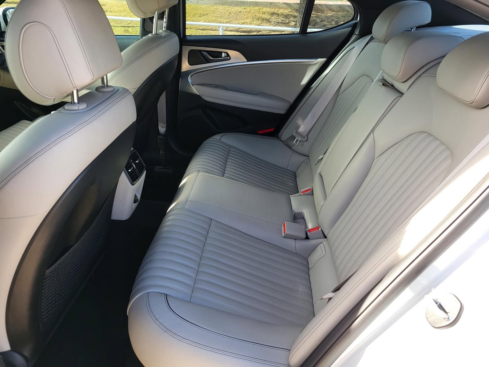 Used 2022 Genesis G70 3.3T image 17