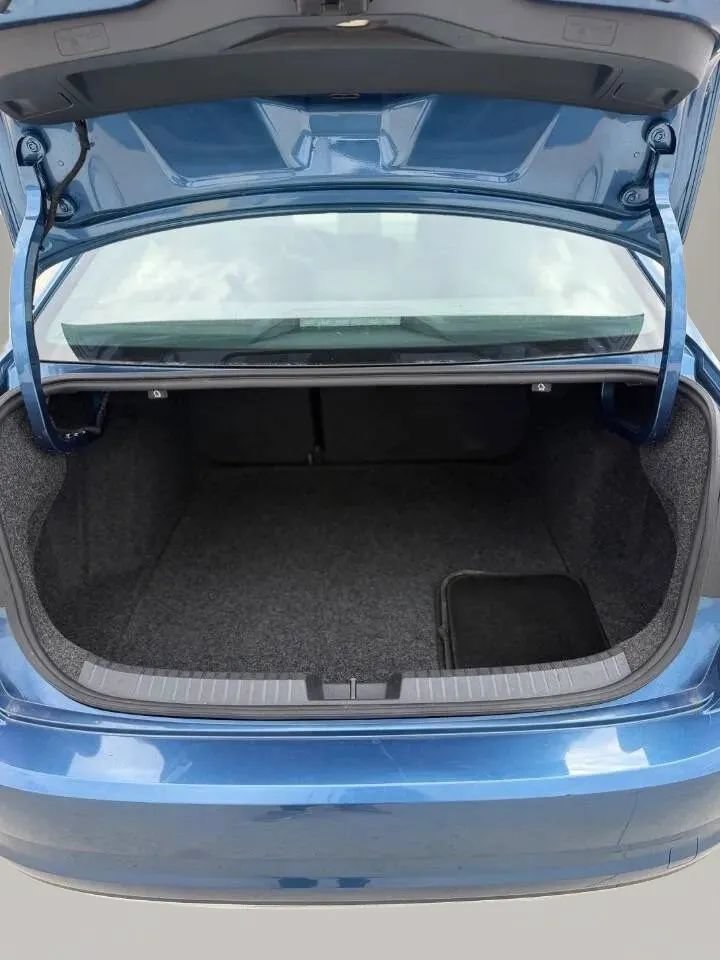 Used 2021 Volkswagen Jetta SE FWD image 19