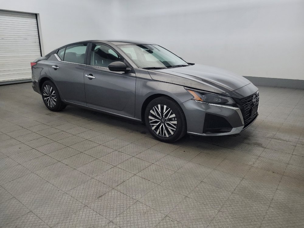 Used 2025 Nissan Altima 2.5 SV FWD image 11