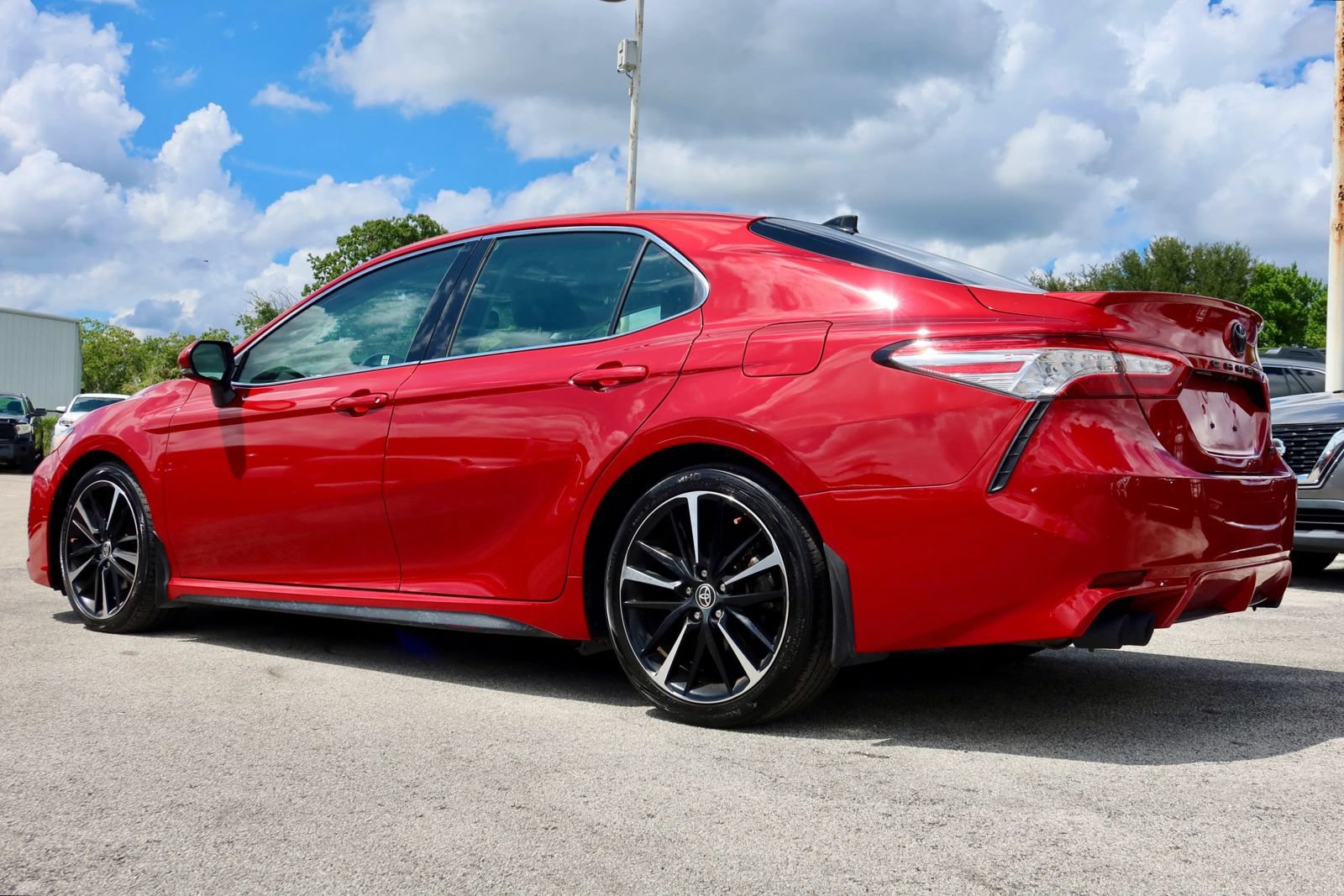Used 2020 Toyota Camry XSE FWD image 4