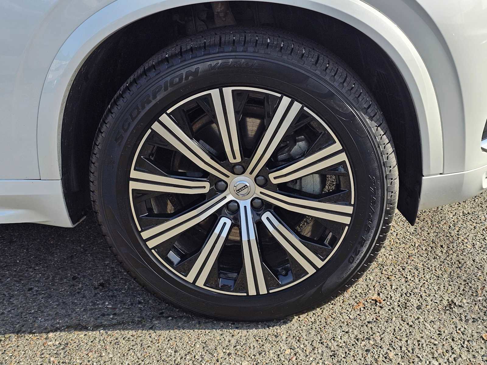 Certified 2025 Volvo XC90 B5 Core image 9