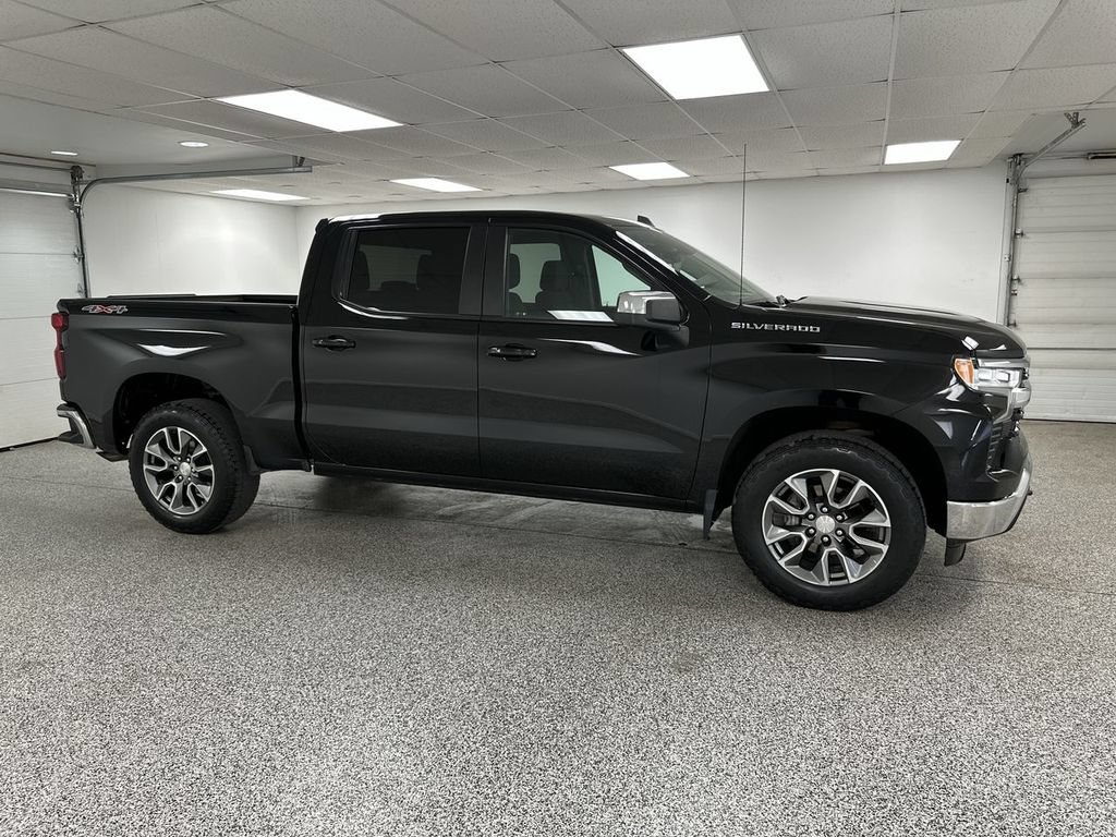 Used 2024 Chevrolet Silverado 1500 LT AWD/4WD image 2