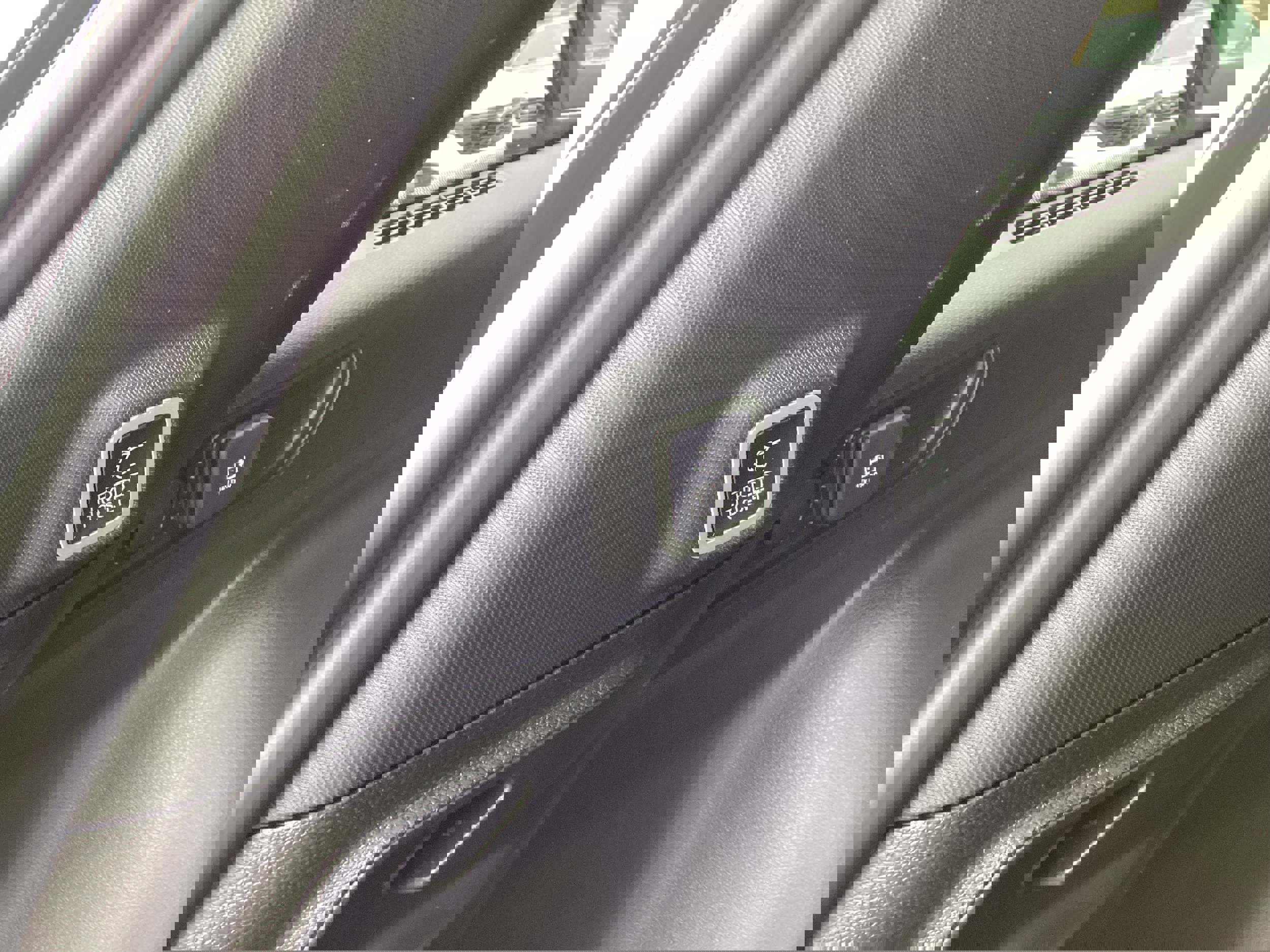 Used 2024 Jeep Grand Cherokee Limited w/ Luxury Tech Group II image 15