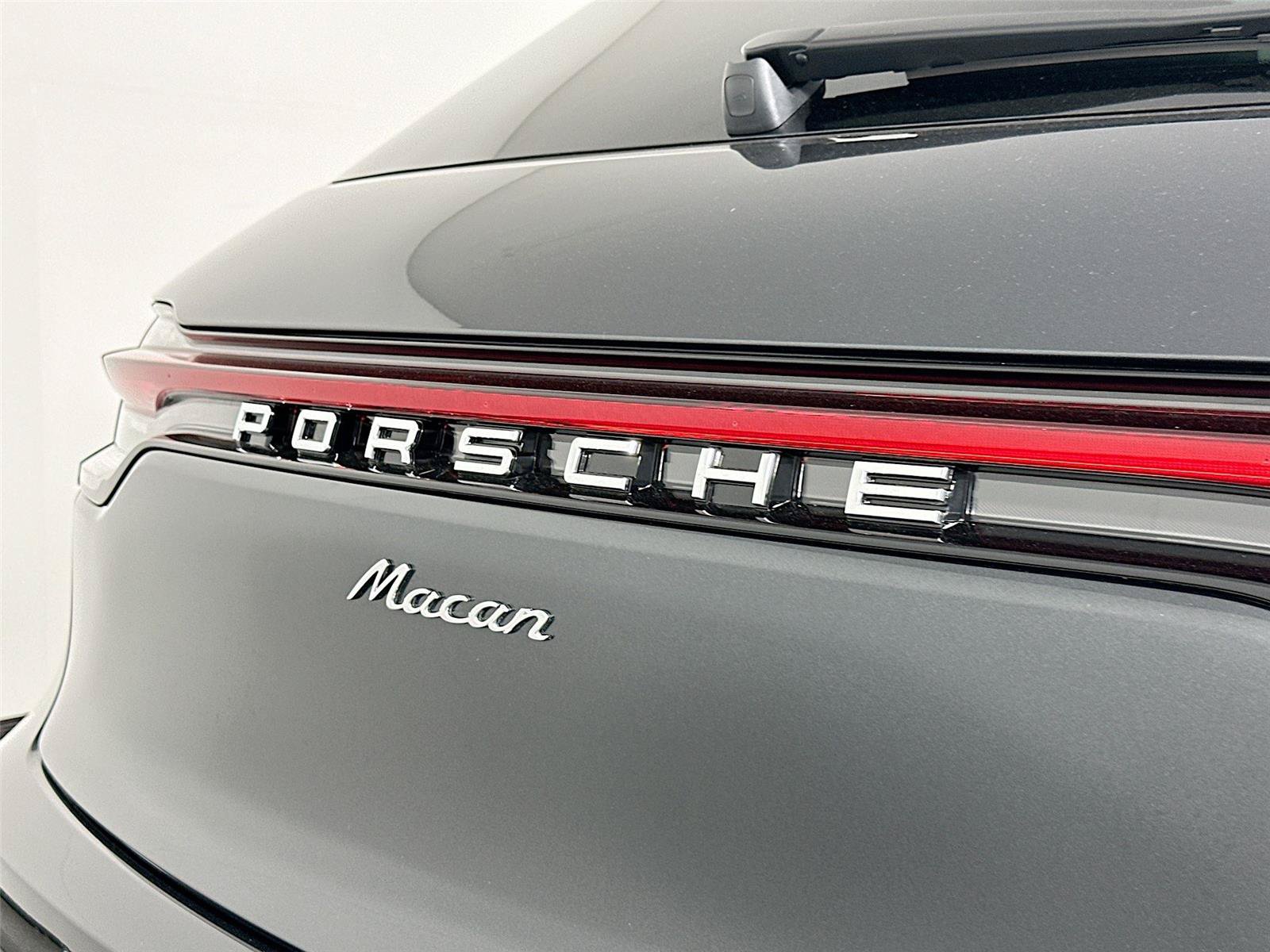 Certified 2026 Porsche Macan Turbo AWD/4WD image 17