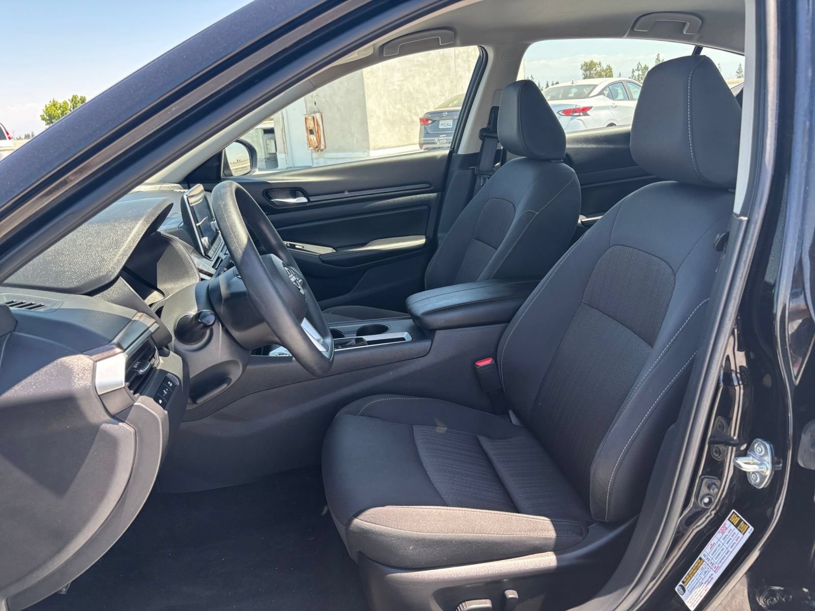 Used 2025 Nissan Altima 2.5 SV FWD image 26