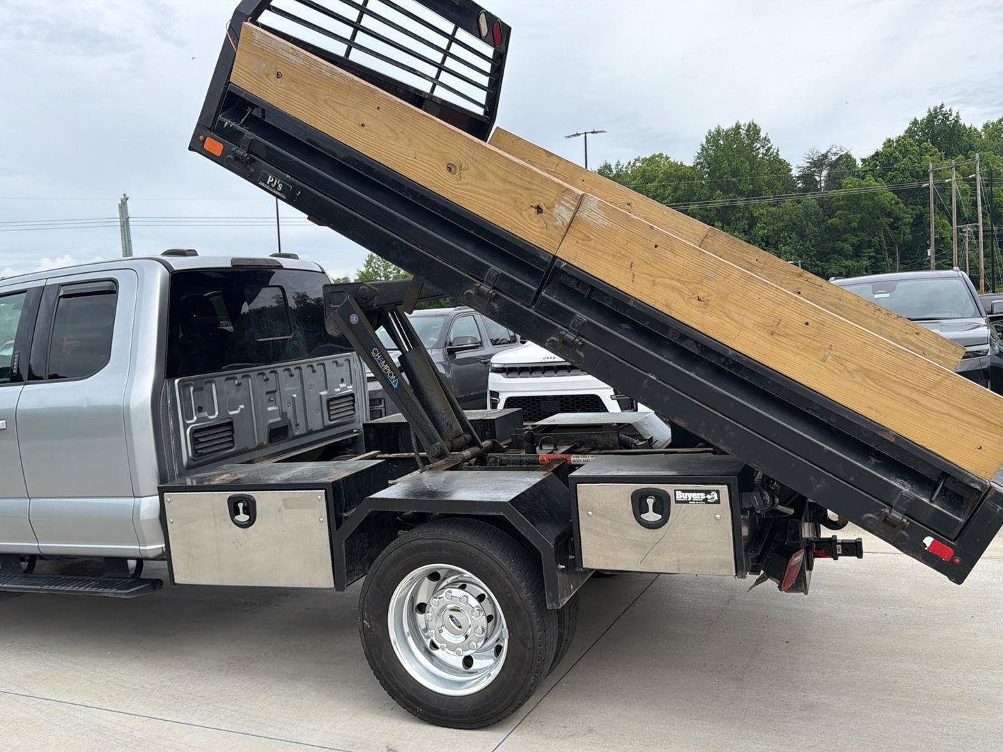 Used 2023 Ford F550 4x4 SuperCab Super Duty image 39