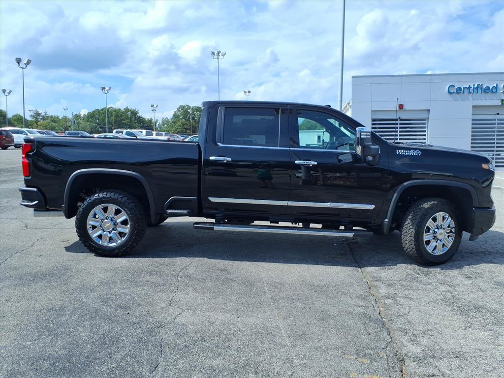 New 2026 Chevrolet Silverado 2500 High Country w/ High Country Premium Package AWD/4WD image 3
