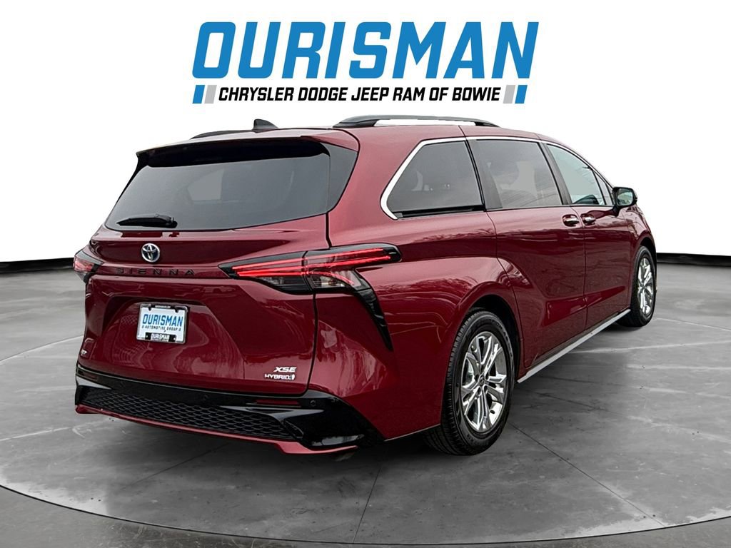 Used 2022 Toyota Sienna XSE image 6