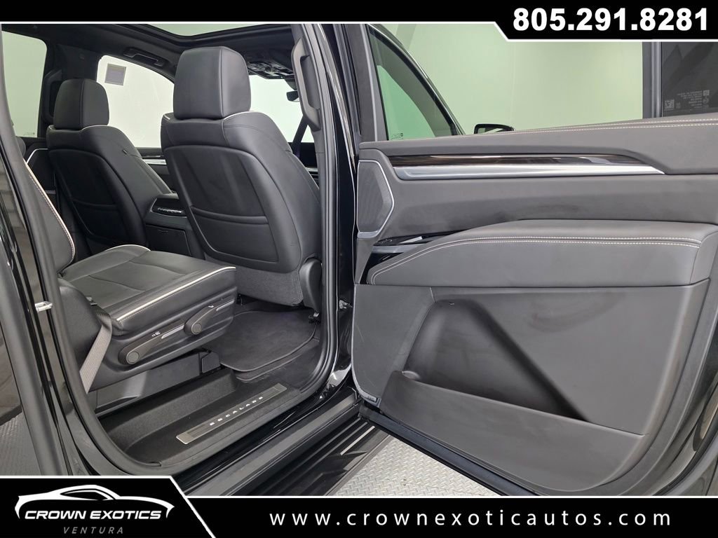 Used 2025 Cadillac Escalade ESV Premium Luxury RWD image 12
