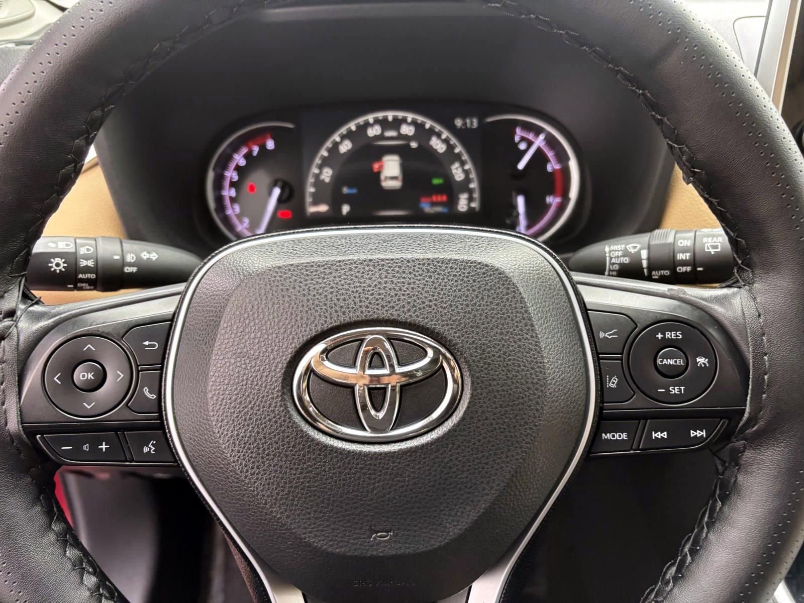 Used 2019 Toyota RAV4 Limited w/ Advanced Technology Package image 16