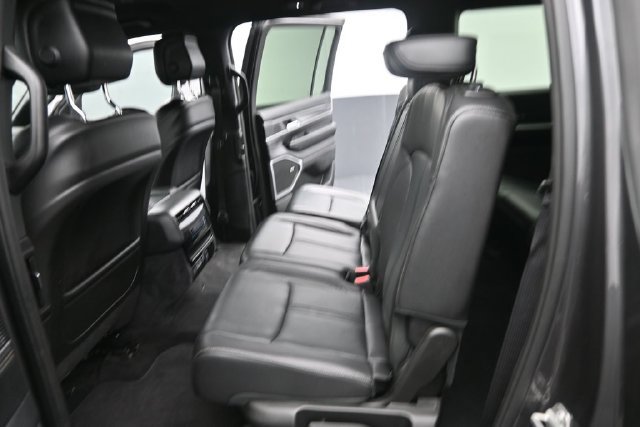 Used 2025 Jeep Wagoneer 4WD image 15