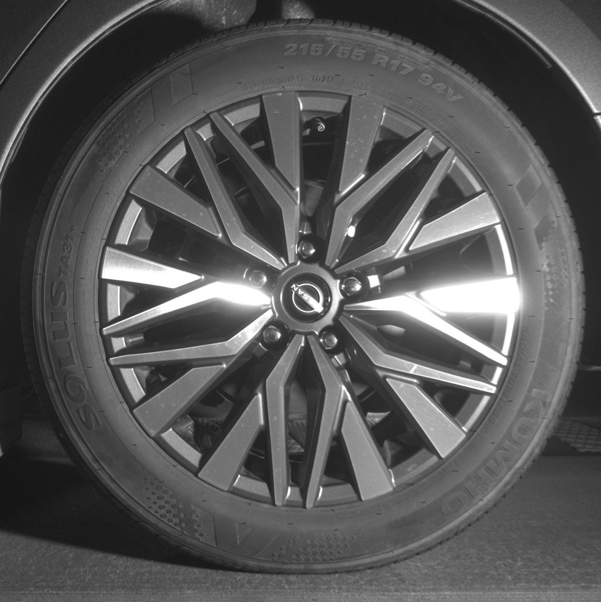Used 2025 Nissan Altima 2.5 SV FWD image 14