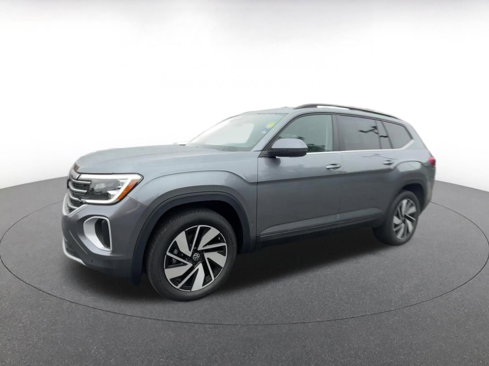 Used 2025 Volkswagen Atlas SE image 8