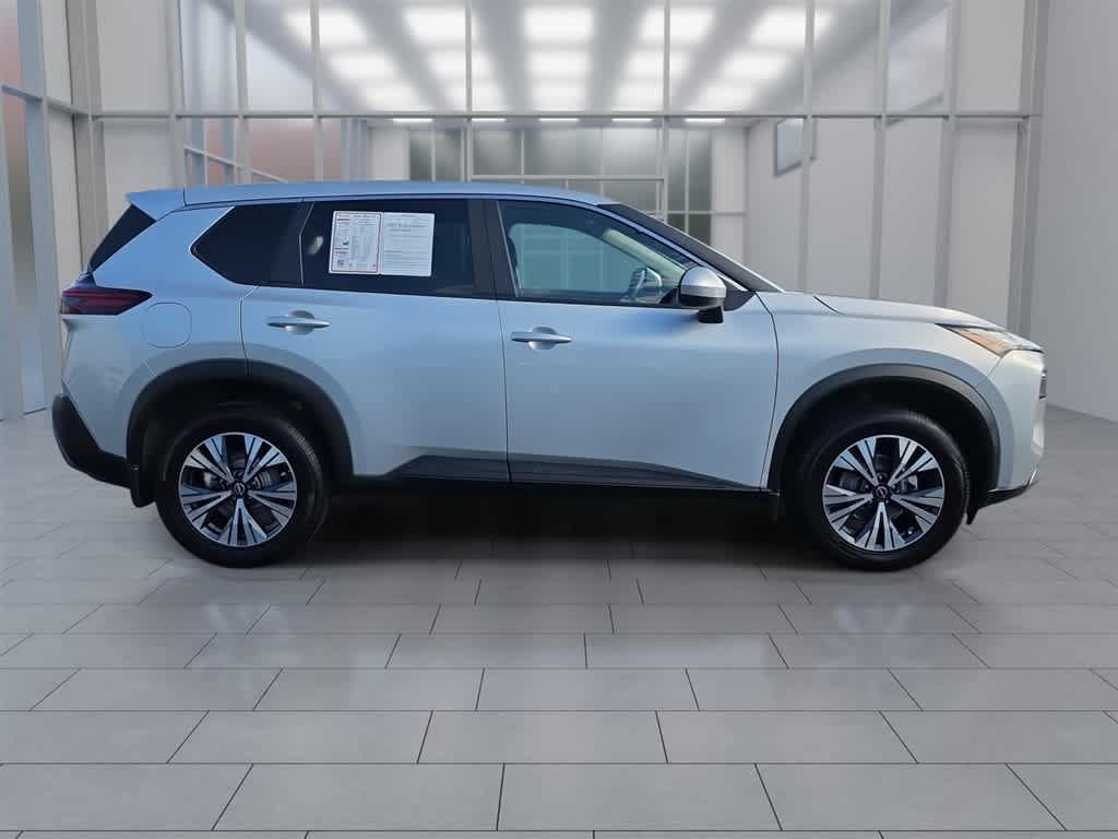 Used 2023 Nissan Rogue SV AWD/4WD image 2
