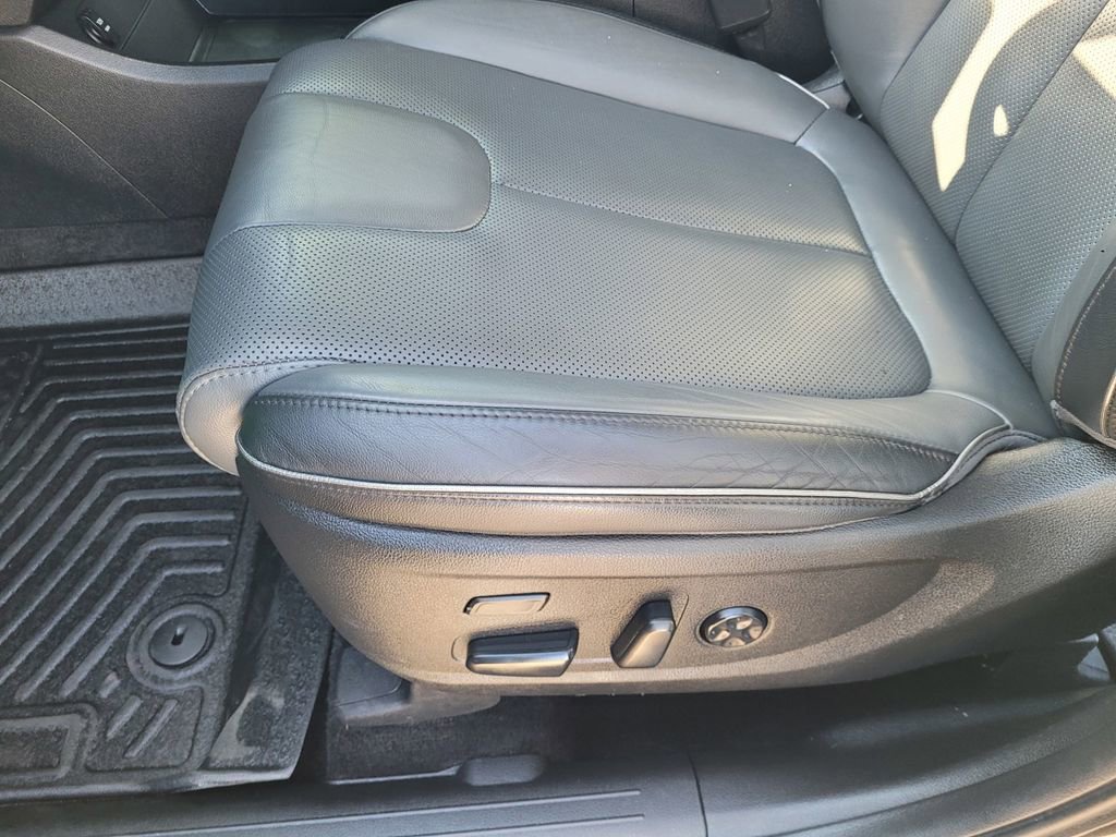 Used 2022 Hyundai Santa Fe Limited w/ Cargo Package image 27