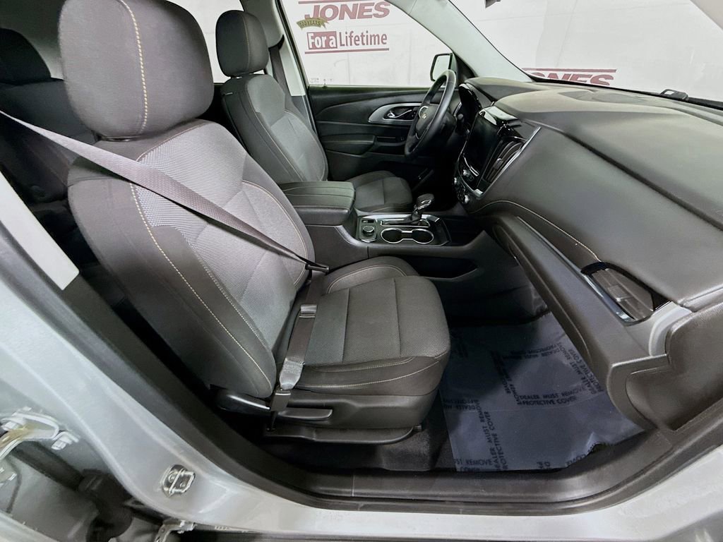 Used 2021 Chevrolet Traverse LT FWD image 32