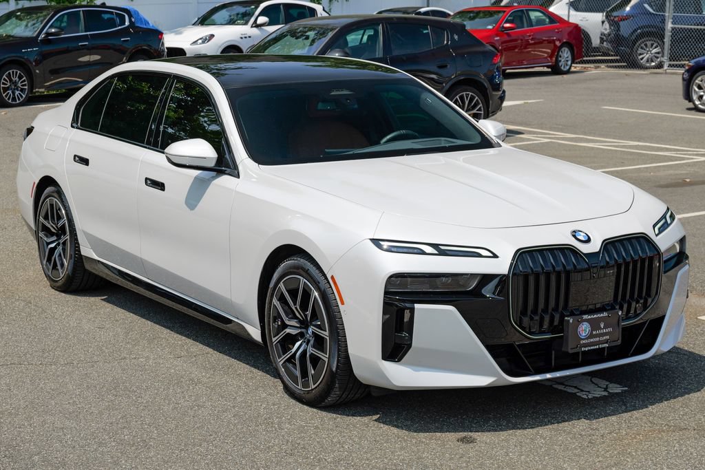 Used 2024 BMW 740i xDrive w/ Premium Package 2 AWD/4WD image 9