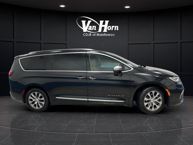 Used 2023 Chrysler Pacifica Pinnacle FWD image 8