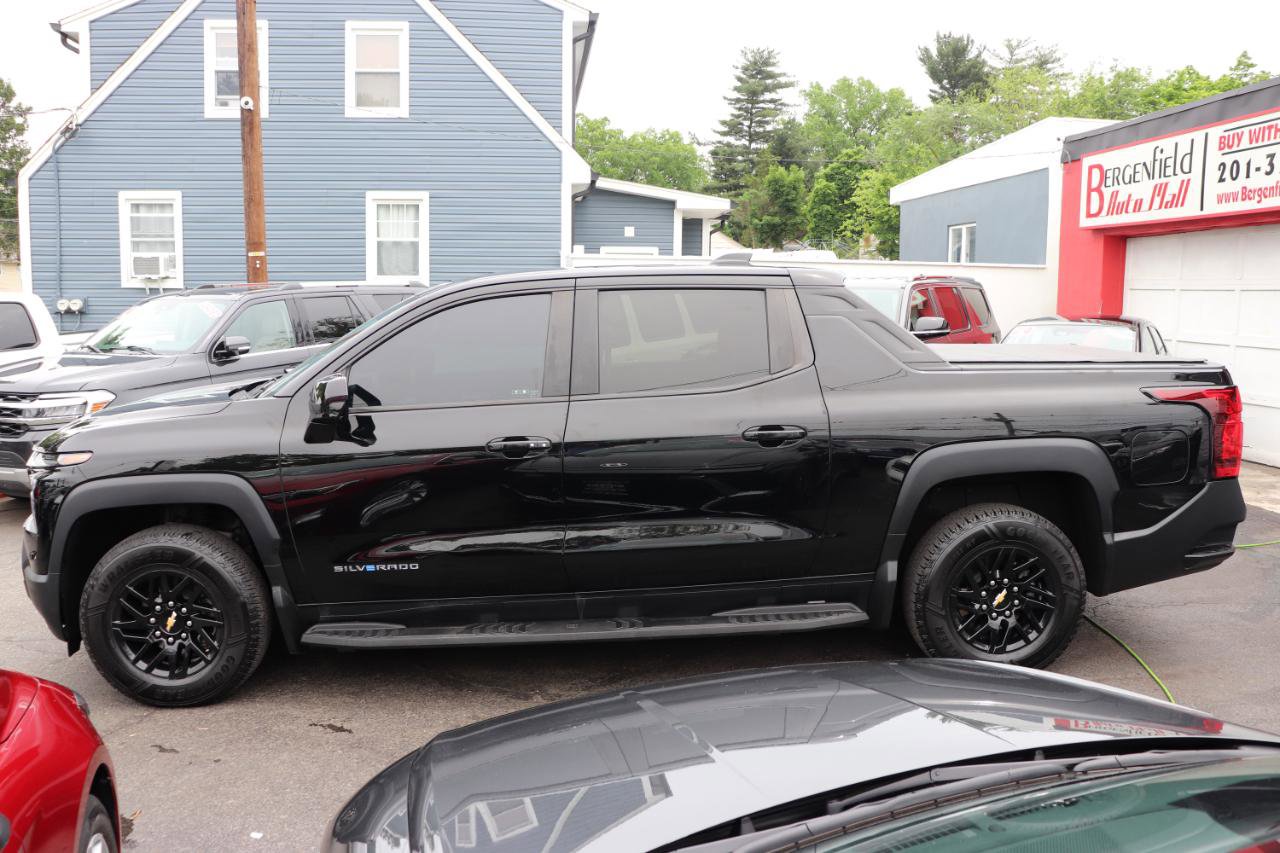 Used 2024 Chevrolet Silverado EV W/T AWD/4WD image 2