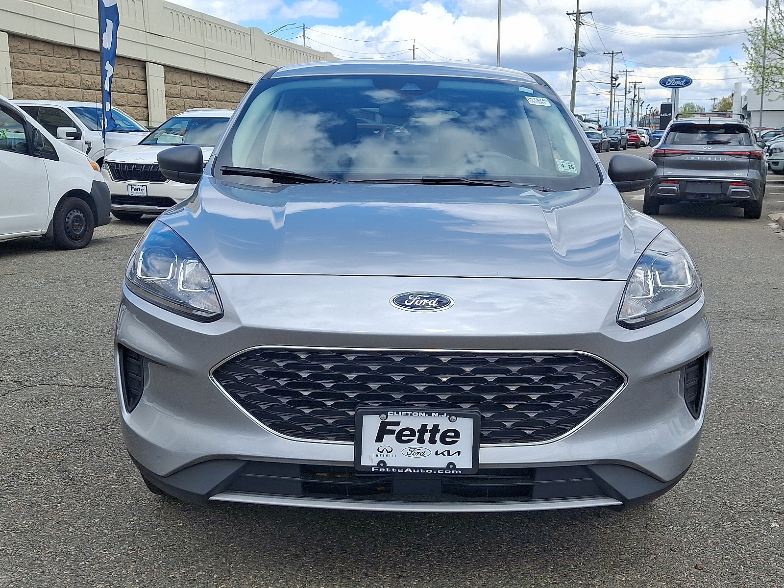 Used 2022 Ford Escape SE image 2